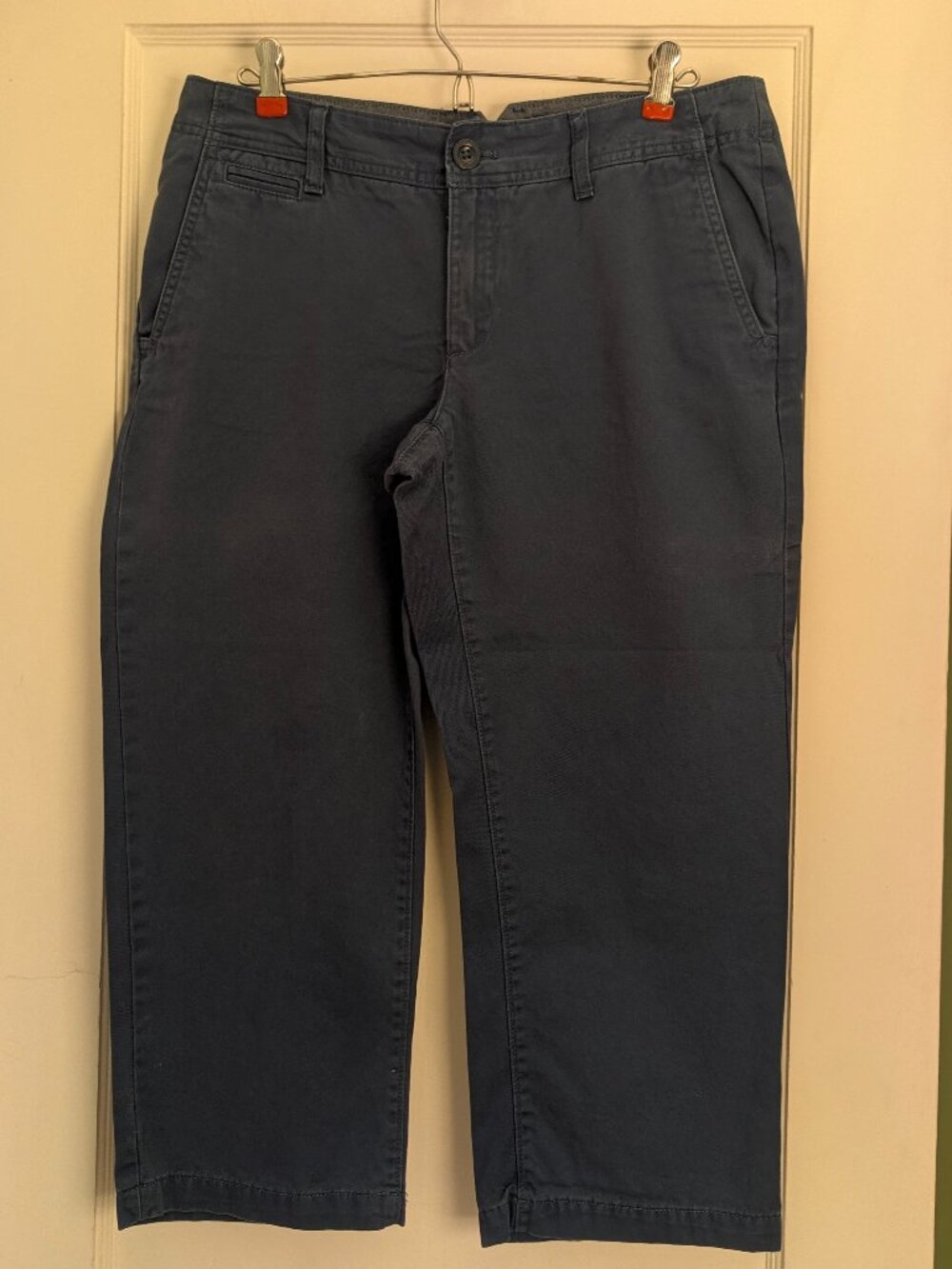 EUC Women's Eddie Bauer blue capris size 8